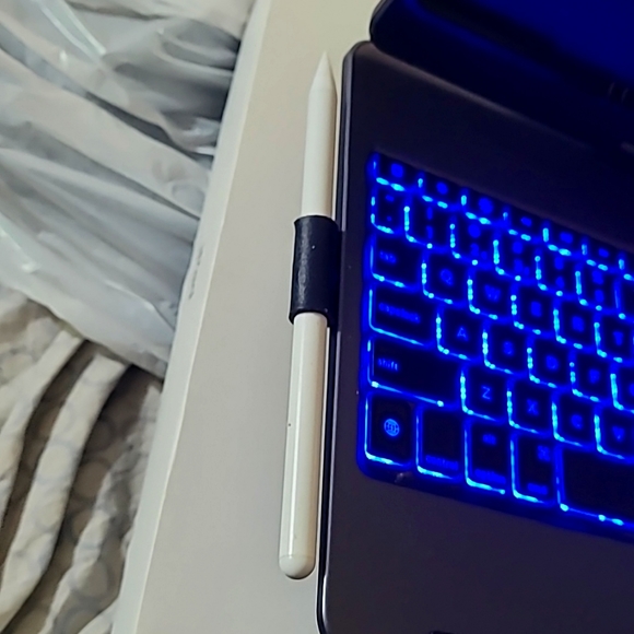 SOLD: Apple Ipad (8th Generation) - Picture 4 of 5